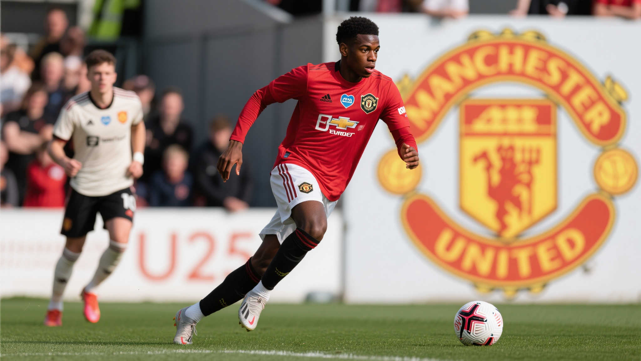 阿玛德:自信跻身世界顶尖球员行列,边翼卫与10号位皆可胜任 阿玛德:自信跻身世界顶尖球员行列,边翼卫与10号位皆可胜任